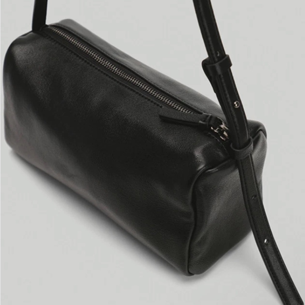Minimalist Black Shoulder Bag - Women - Picture 6 of 6